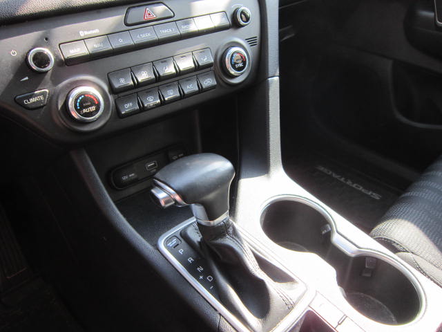 KIA SPORTAGE 1.6 TD UNI PROPR. AUTOM. - immagine 12